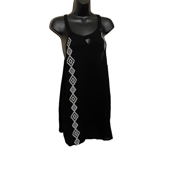 torrid Tops - Torrid Black Tank Top with White Geometric Pattern size 1